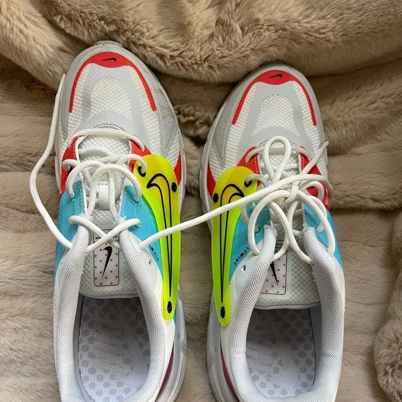 Nike - Picture 1 of 9